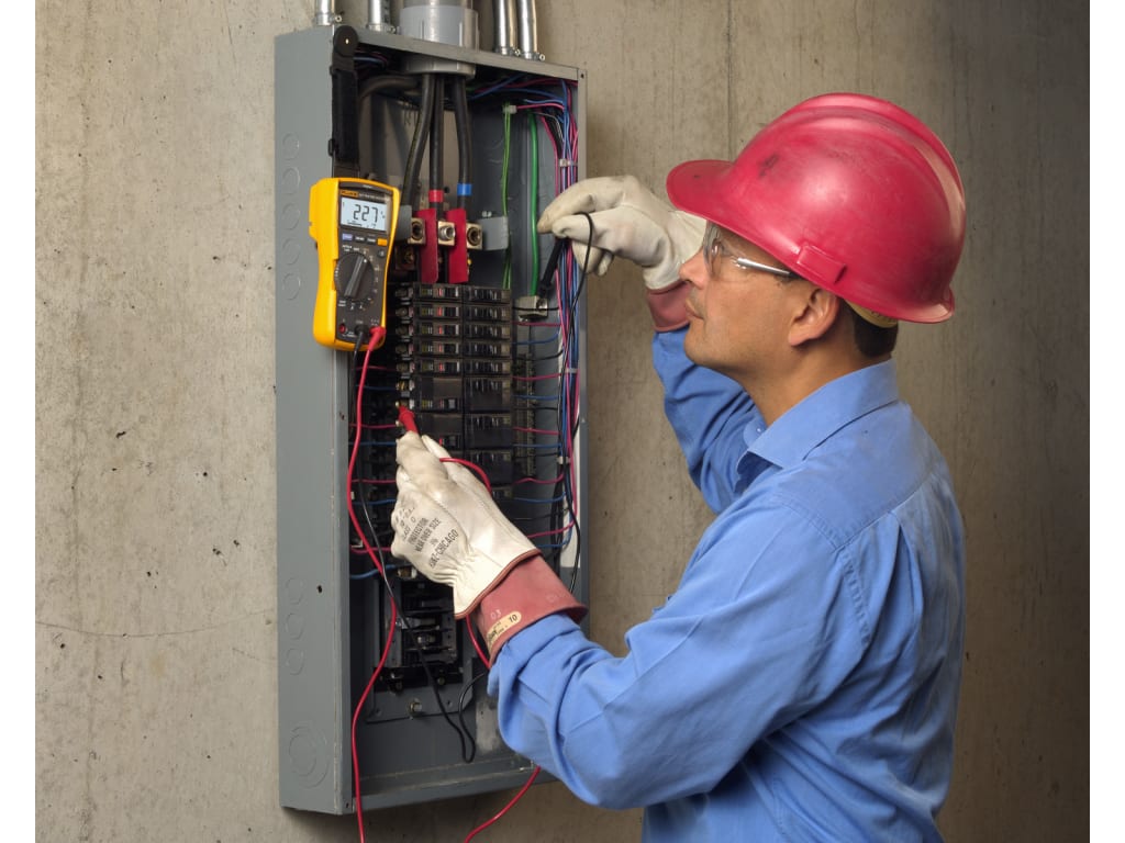 Fluke 117 - Multímetro con Detección de Voltaje sin Contacto