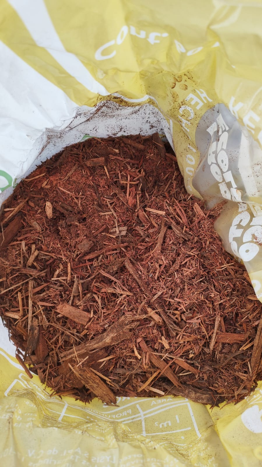 Mulch Premium: Acolchado Natural para Jardines y Agricultura