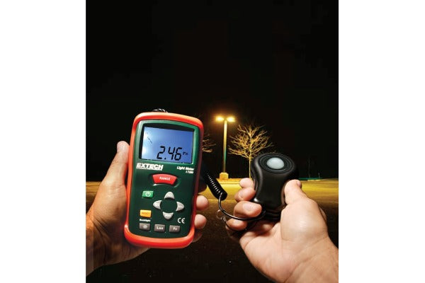 Extech LT300-NIST - Medidor de Luz de Pantalla Digital y Analógica